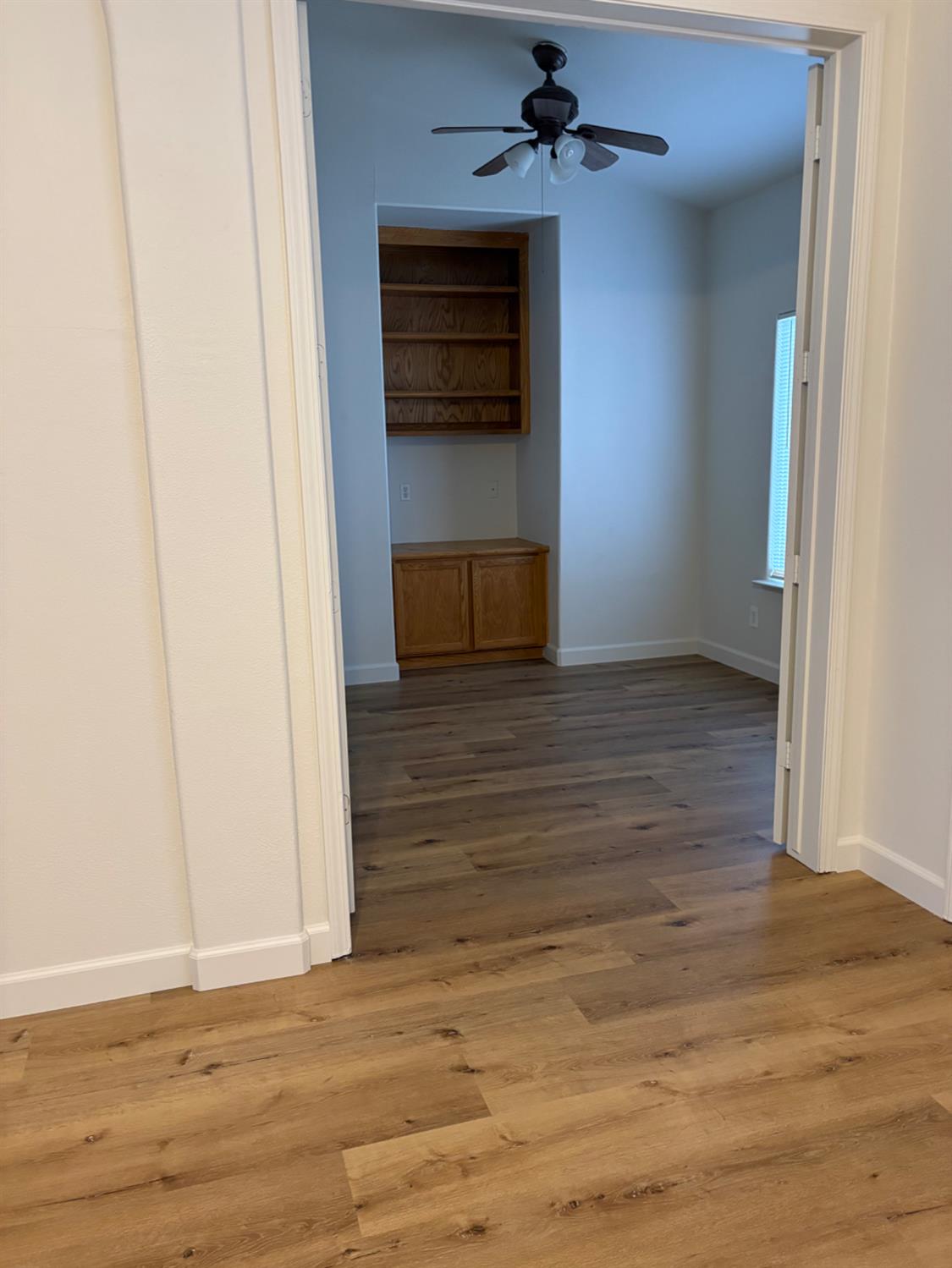 736 Elmwood Dr, Los Banos, CA 93635