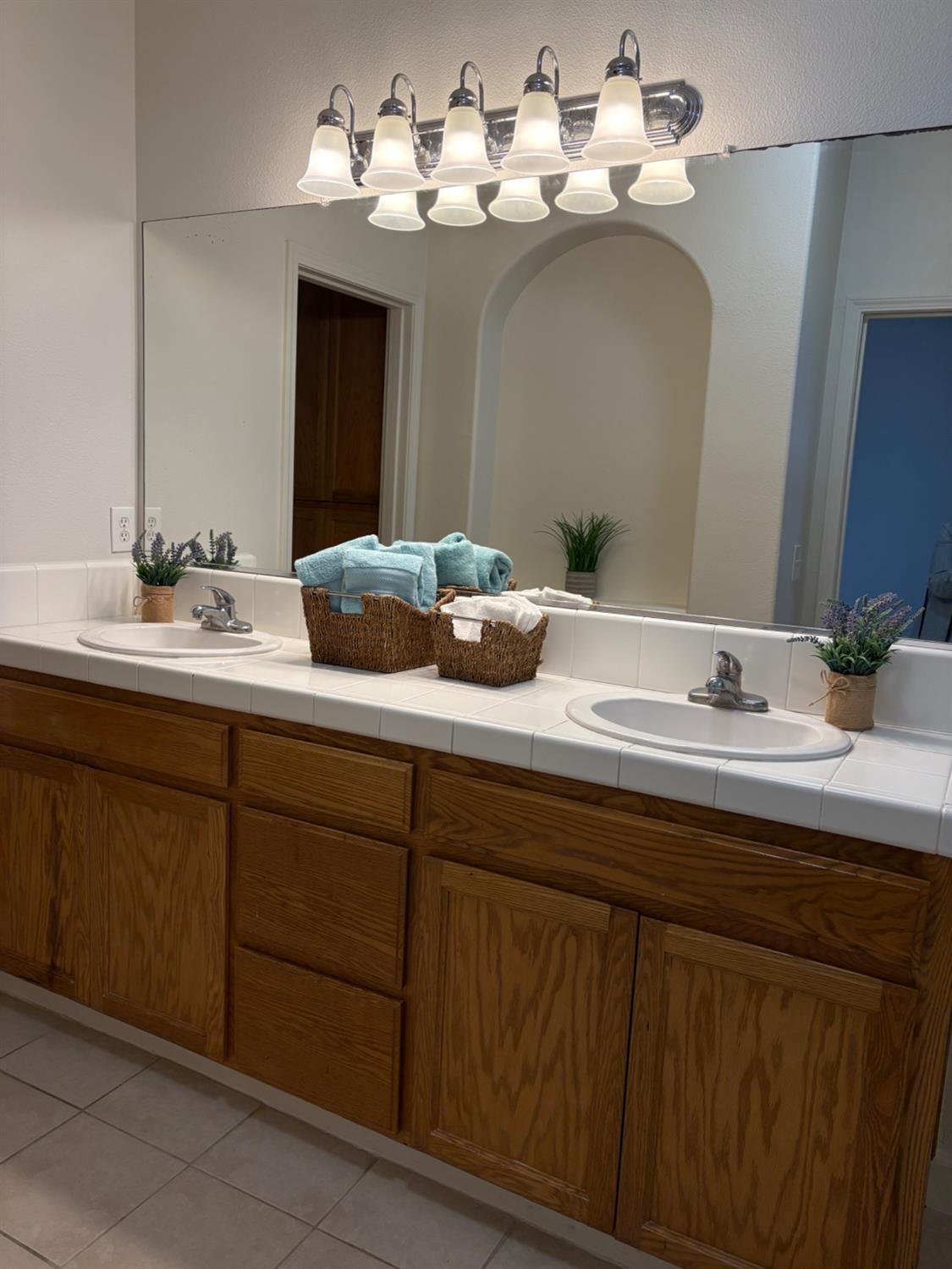 736 Elmwood Dr, Los Banos, CA 93635