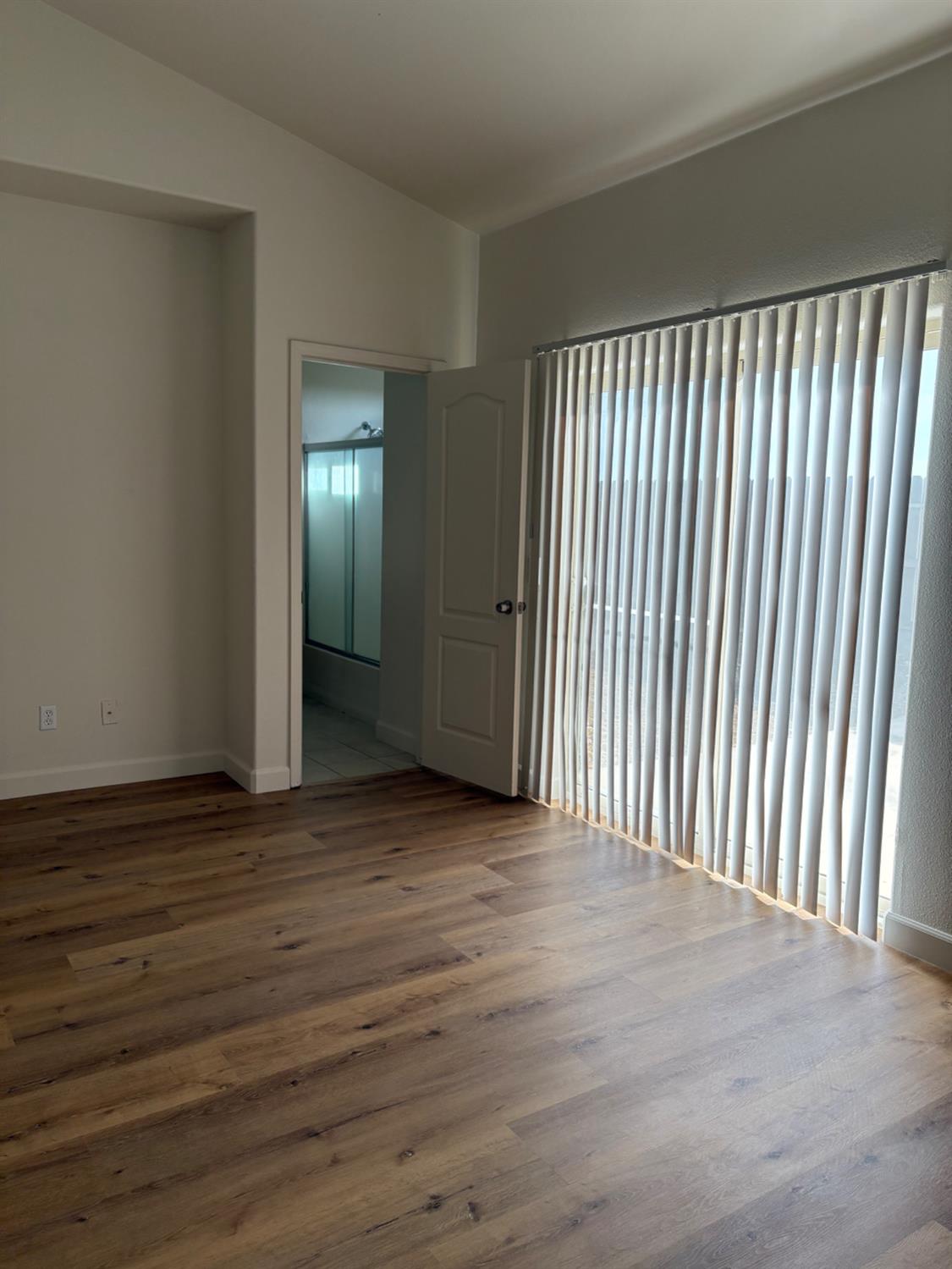 736 Elmwood Dr, Los Banos, CA 93635