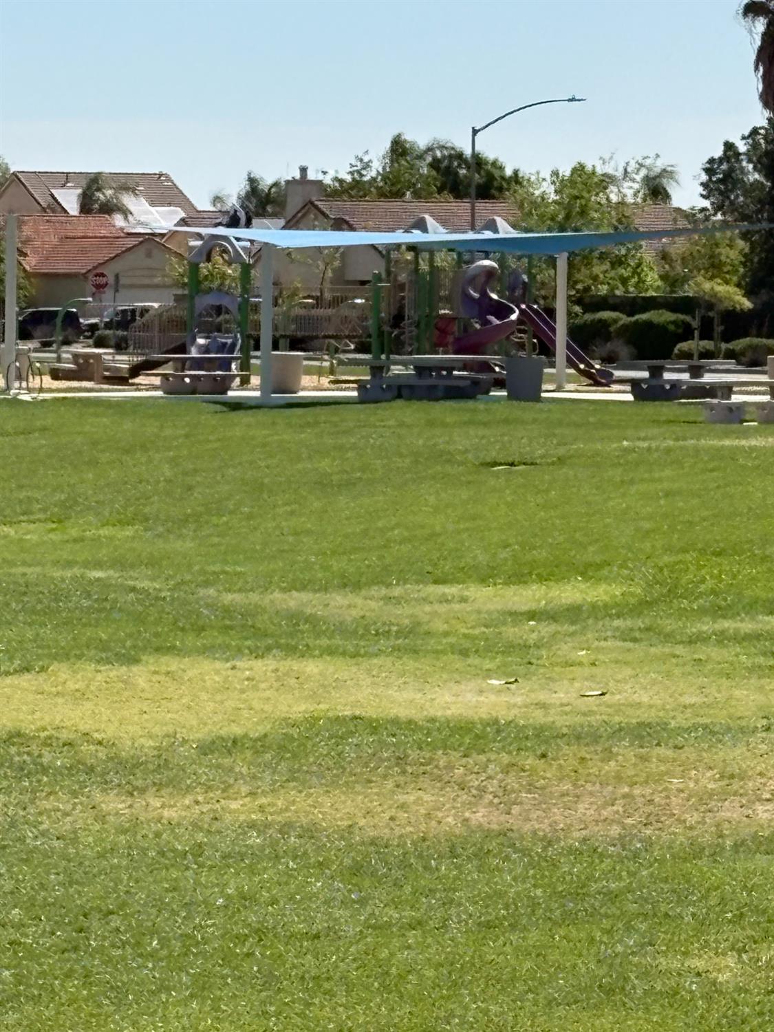 736 Elmwood Dr, Los Banos, CA 93635