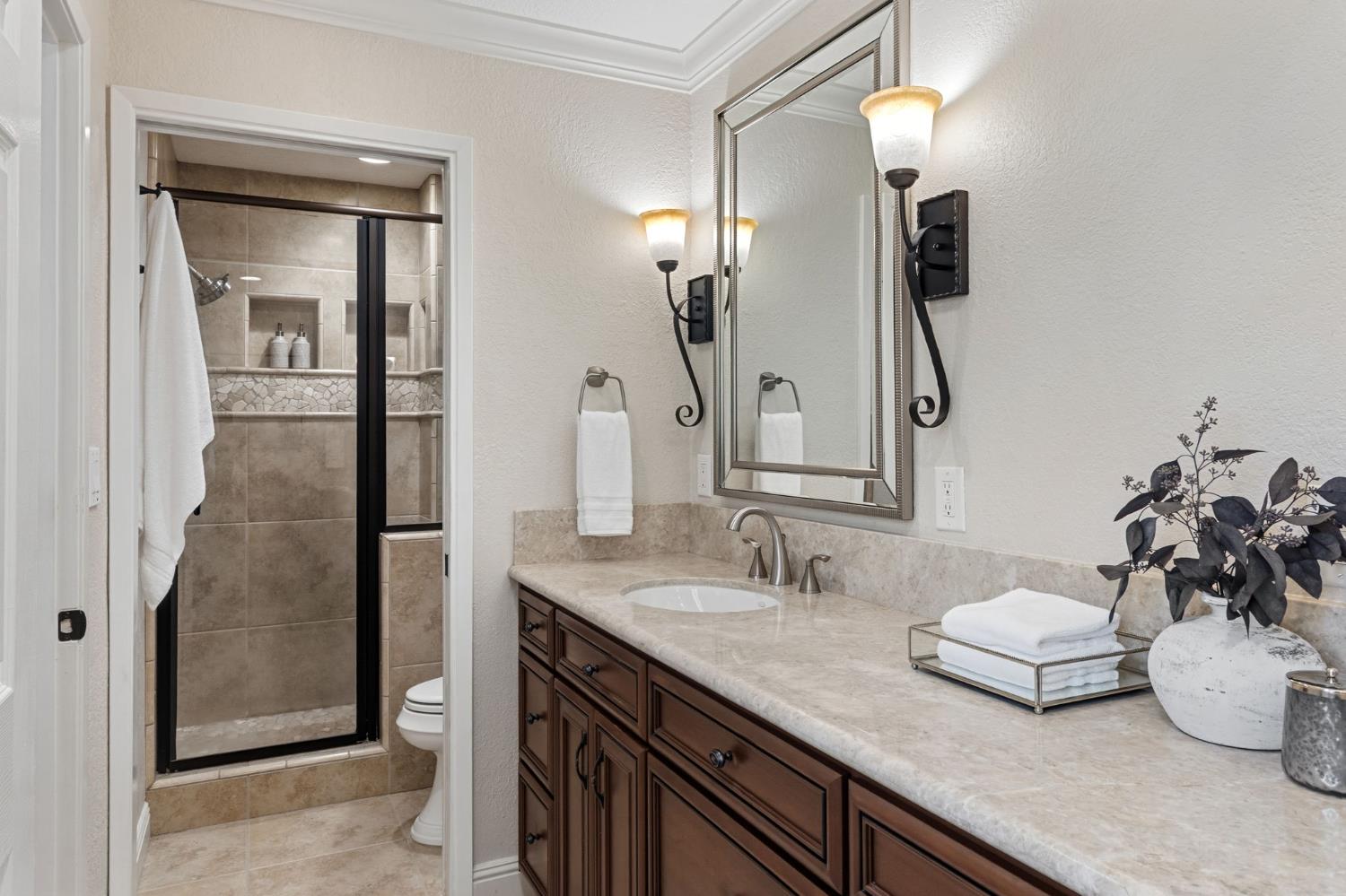 1213 Lexington Dr, Modesto, CA 95350