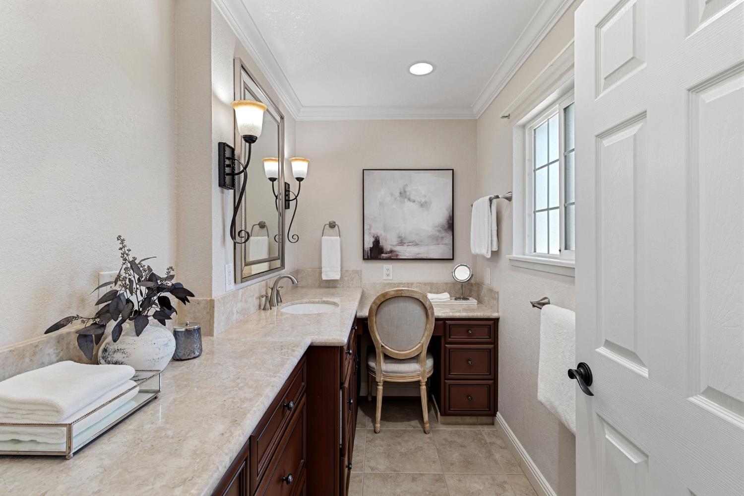 1213 Lexington Dr, Modesto, CA 95350