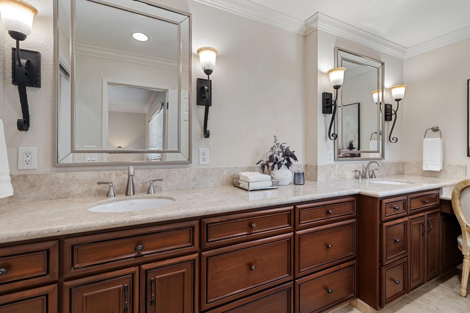 1213 Lexington Dr, Modesto, CA 95350