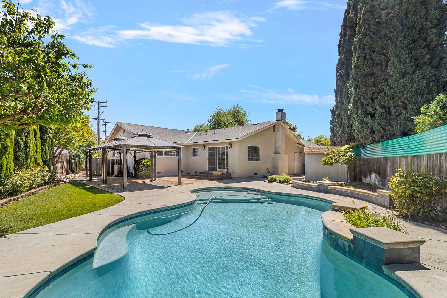 1213 Lexington Dr, Modesto, CA 95350