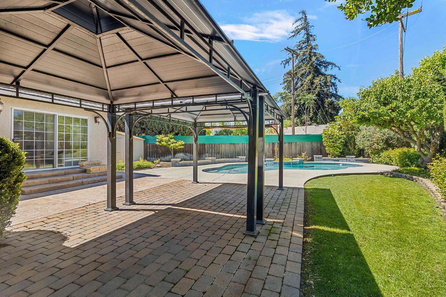 1213 Lexington Dr, Modesto, CA 95350