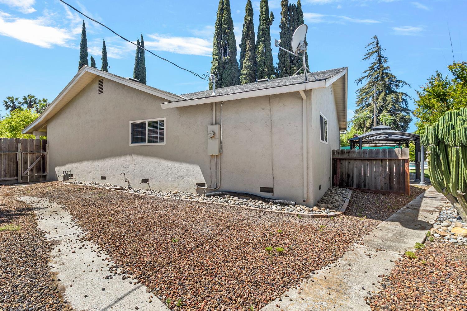 1213 Lexington Dr, Modesto, CA 95350