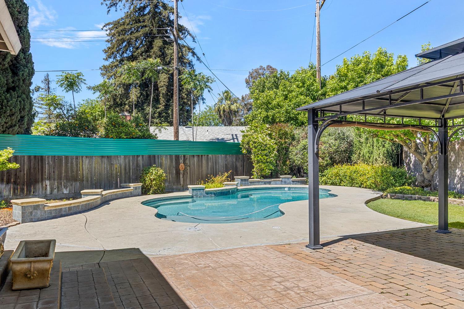 1213 Lexington Dr, Modesto, CA 95350