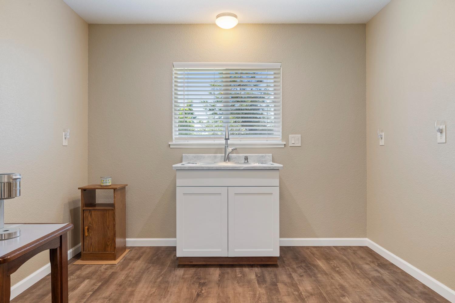 1255 Root Rd, Modesto, CA 95357