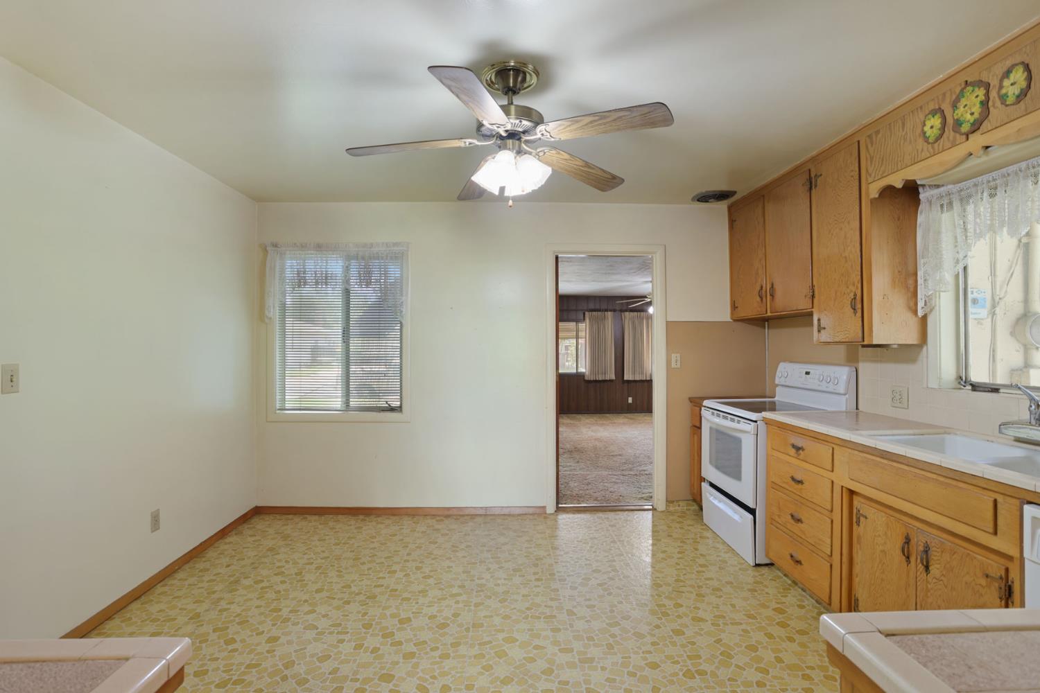 1617 Ashwood Dr, Modesto, CA 95350