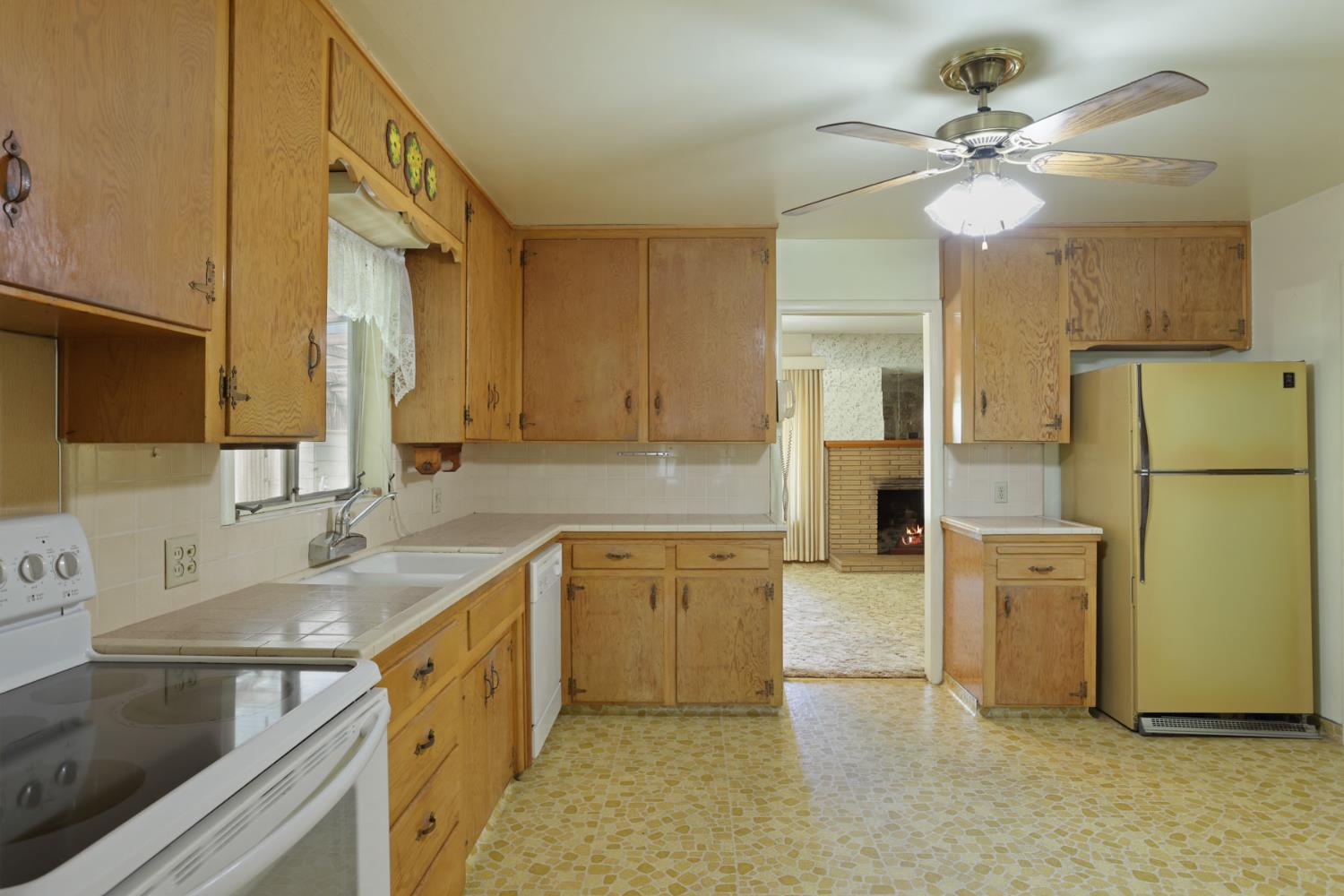 1617 Ashwood Dr, Modesto, CA 95350