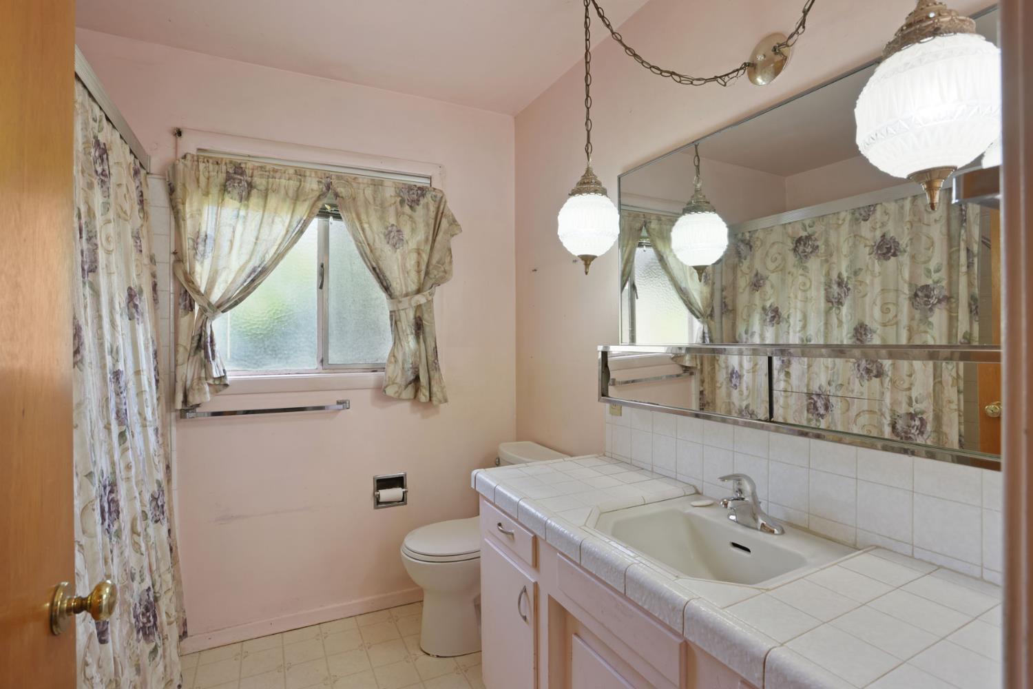 1617 Ashwood Dr, Modesto, CA 95350