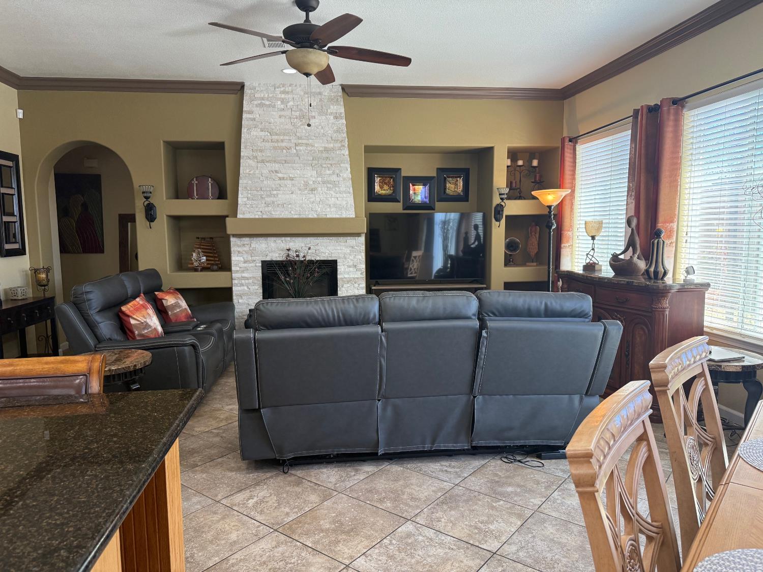 208 Murano St, Los Banos, CA 93635