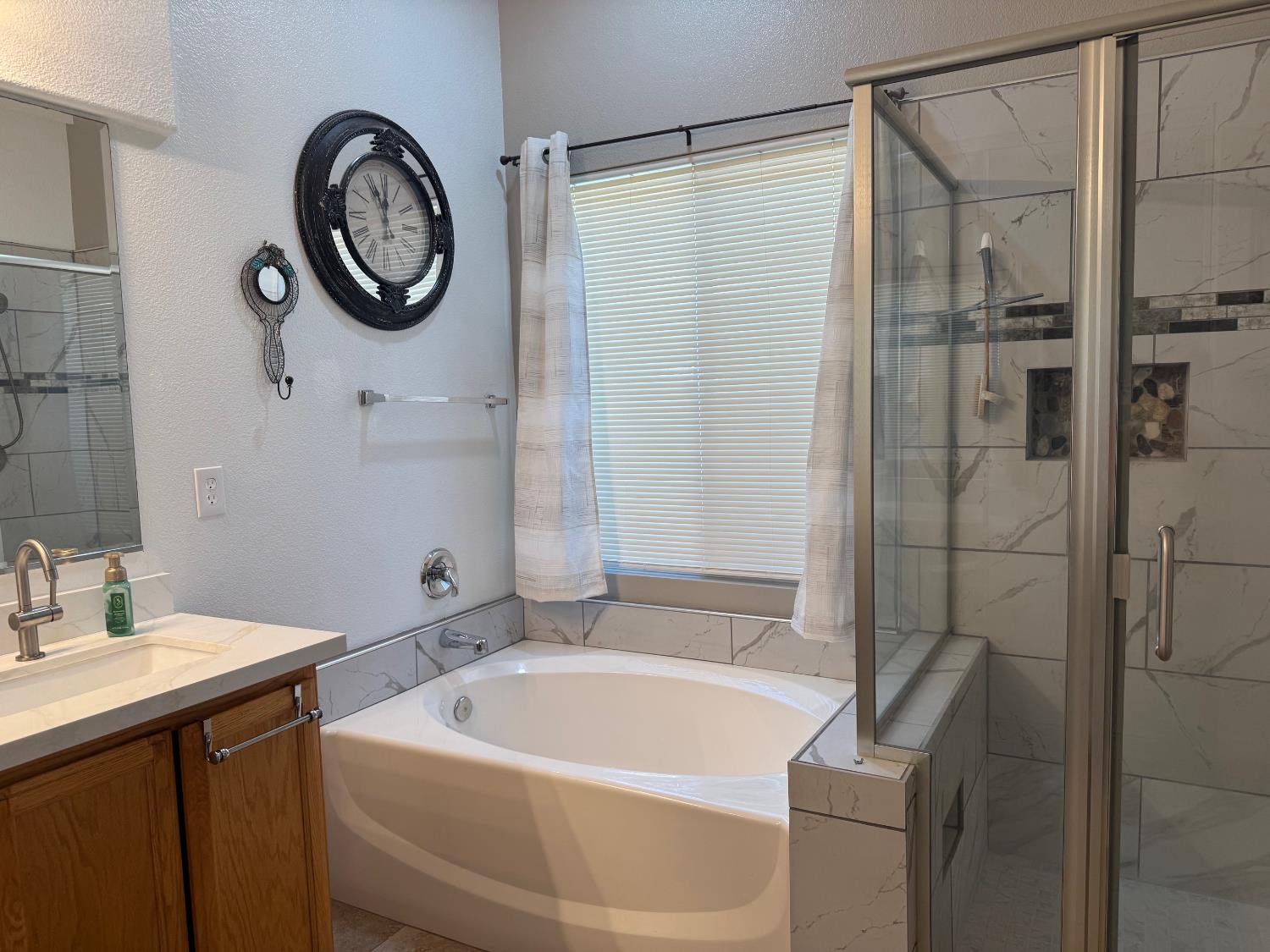 208 Murano St, Los Banos, CA 93635