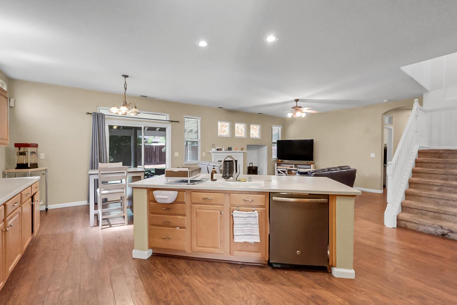 3437 Summer Dr, Modesto, CA 95355