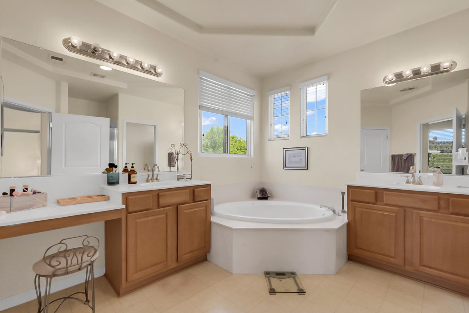 3437 Summer Dr, Modesto, CA 95355