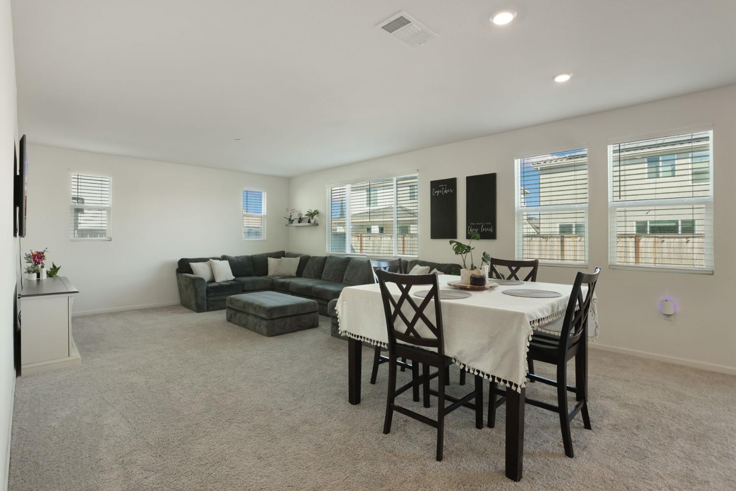 1601 Redhaven Pl, Hughson, CA 95326