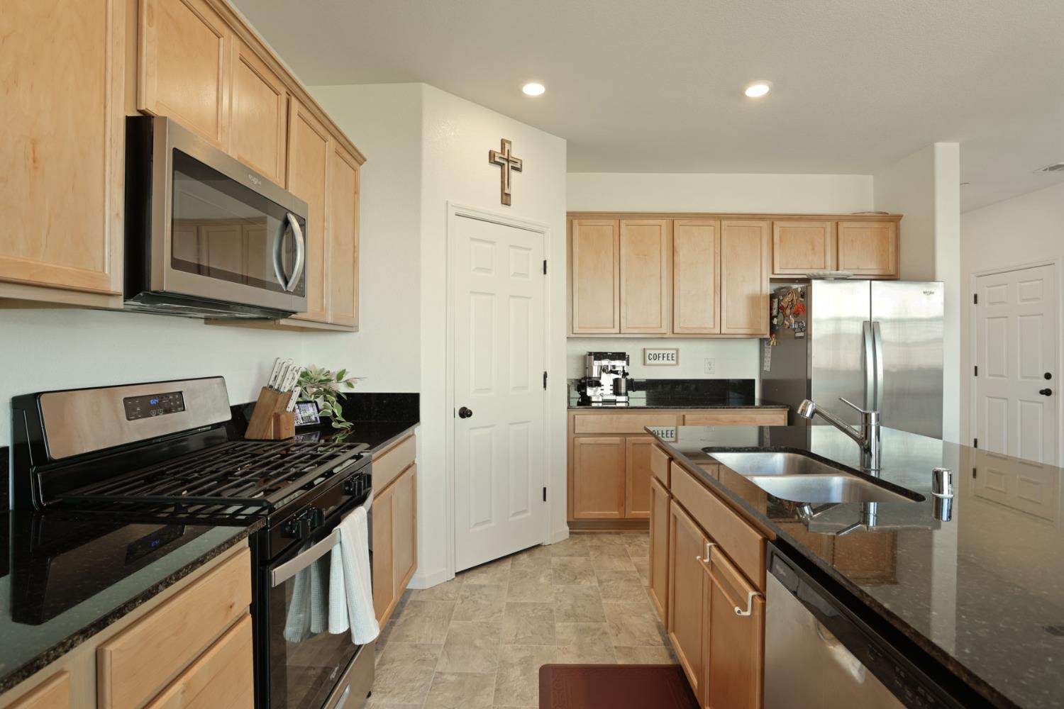 1601 Redhaven Pl, Hughson, CA 95326