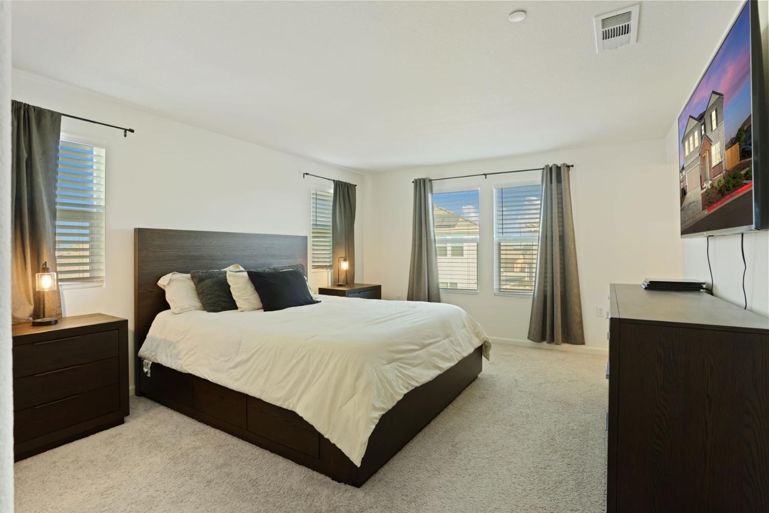 1601 Redhaven Pl, Hughson, CA 95326