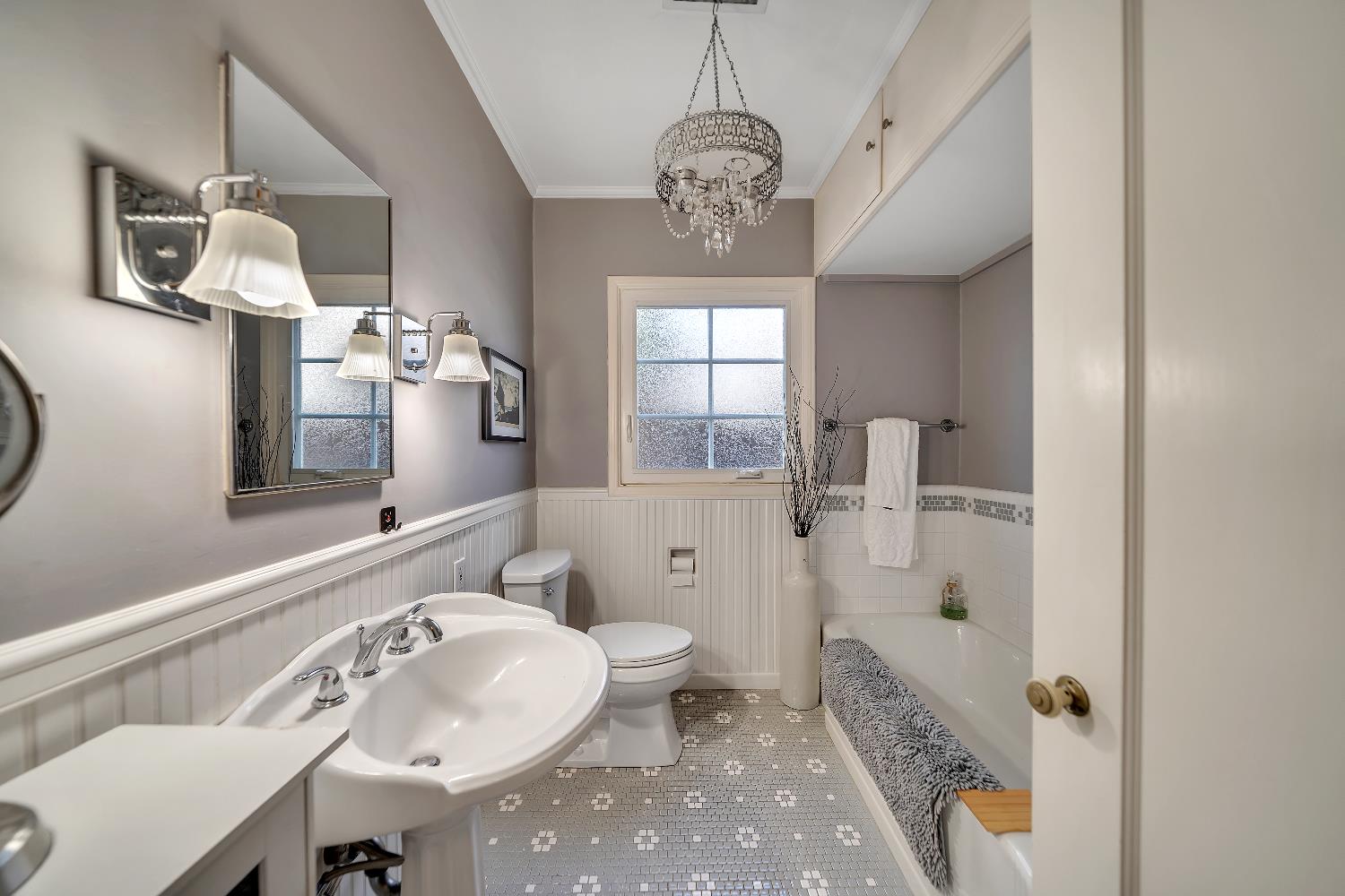 322 N Santa Ana Ave, Modesto, CA 95354