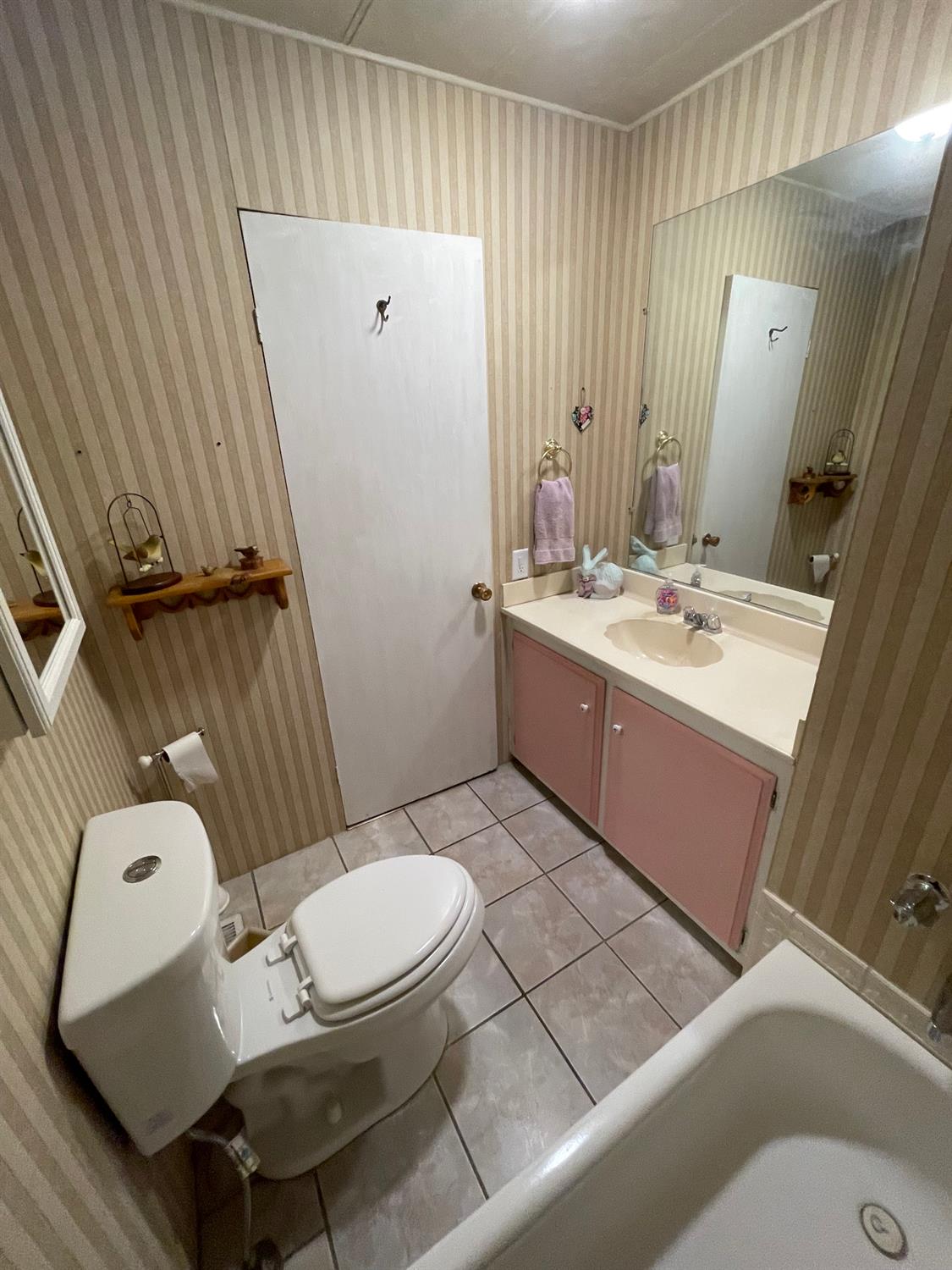 2621 Prescott Rd #37, Modesto, CA 95350