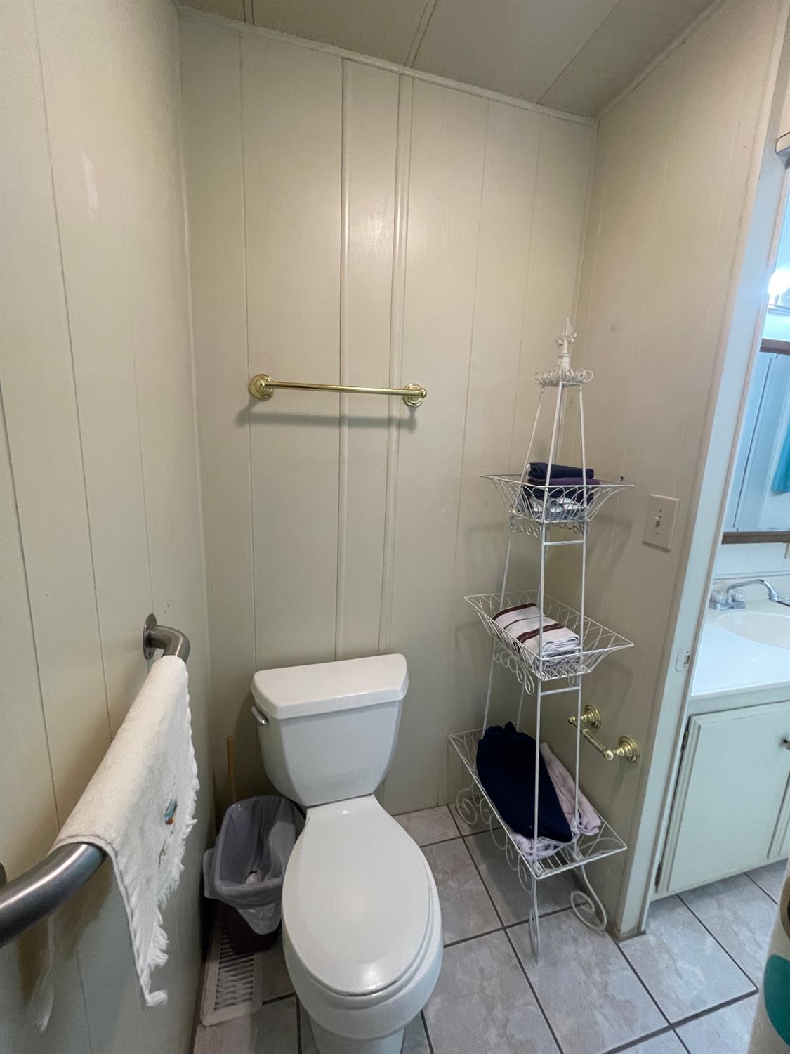 2621 Prescott Rd #37, Modesto, CA 95350