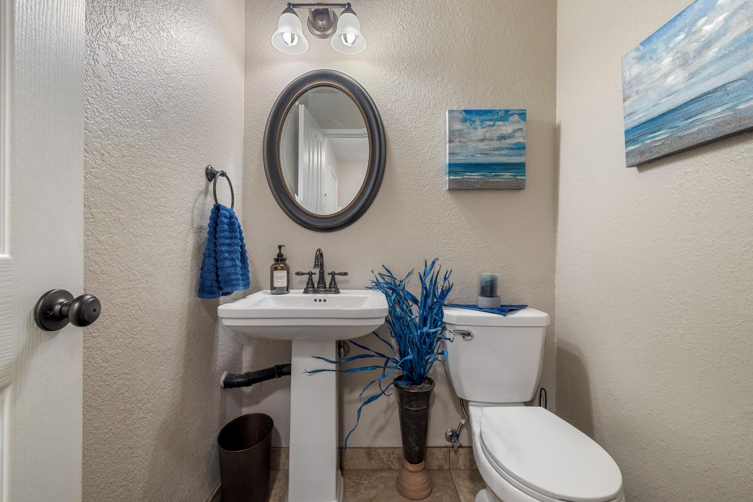 1137 Cedar Creek Dr #4, Modesto, CA 95355