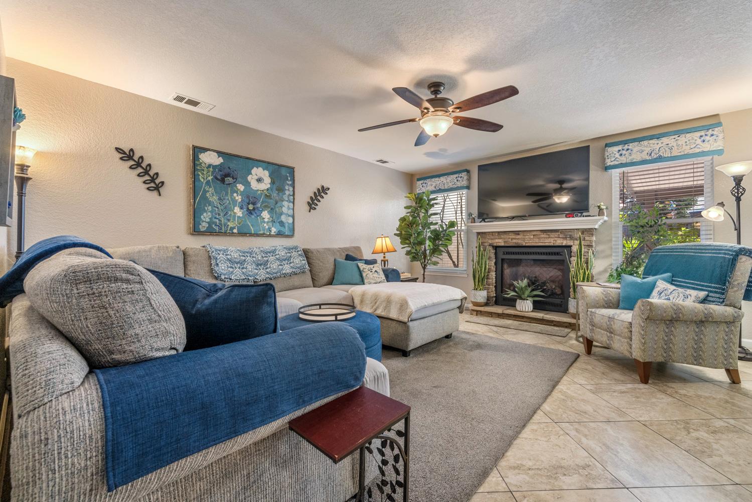 1137 Cedar Creek Dr #4, Modesto, CA 95355