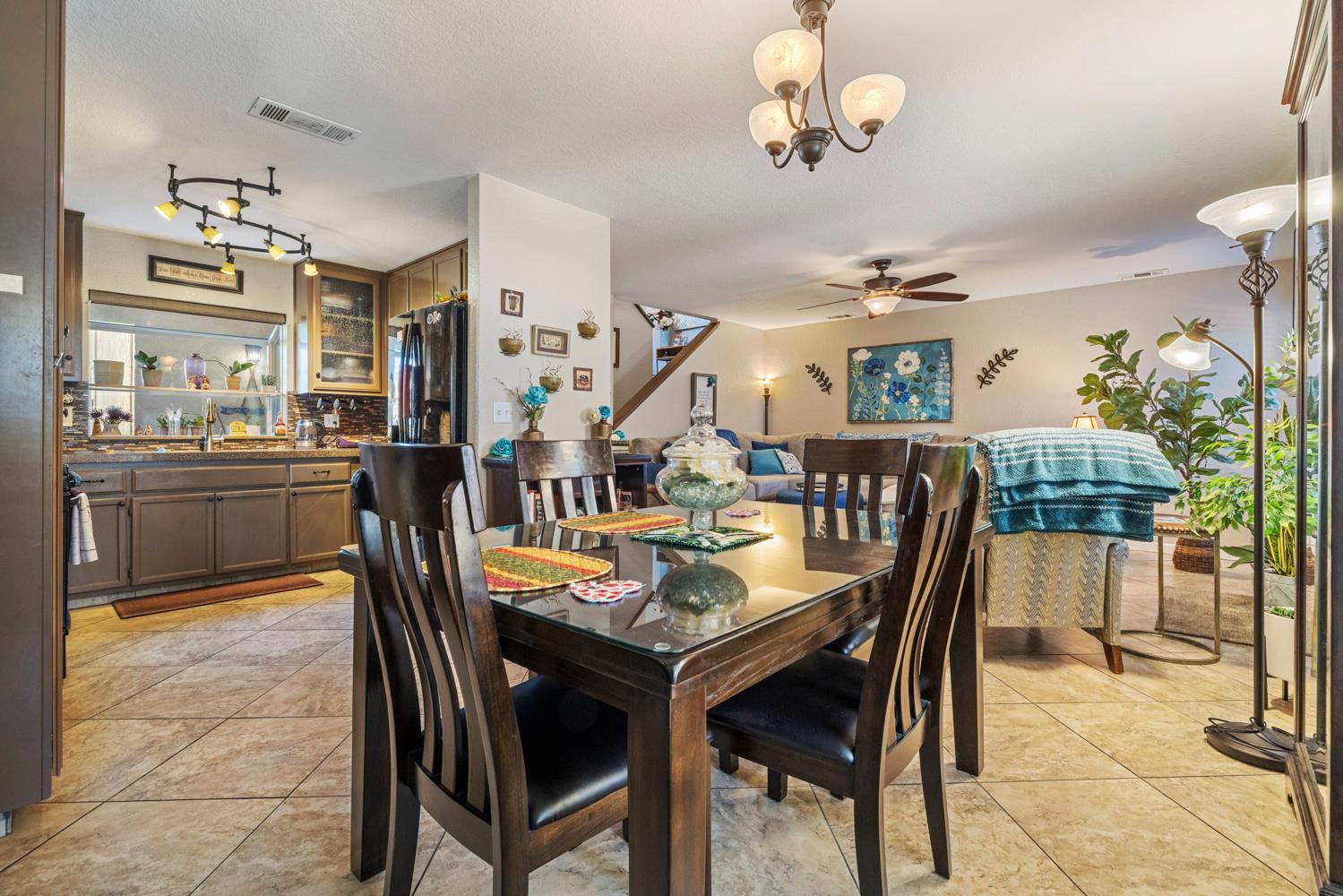 1137 Cedar Creek Dr #4, Modesto, CA 95355