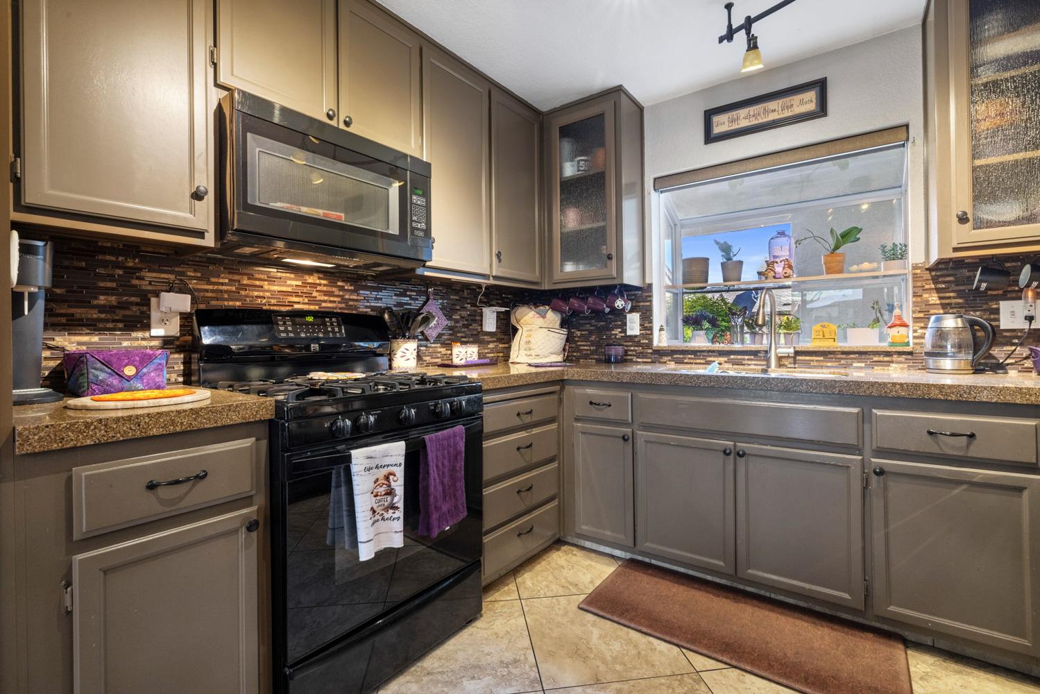 1137 Cedar Creek Dr #4, Modesto, CA 95355