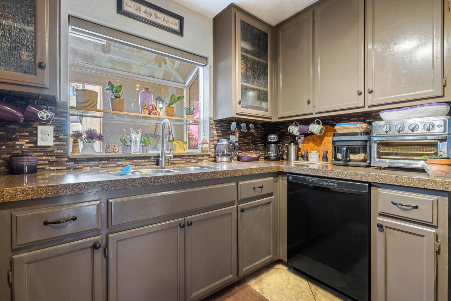 1137 Cedar Creek Dr #4, Modesto, CA 95355