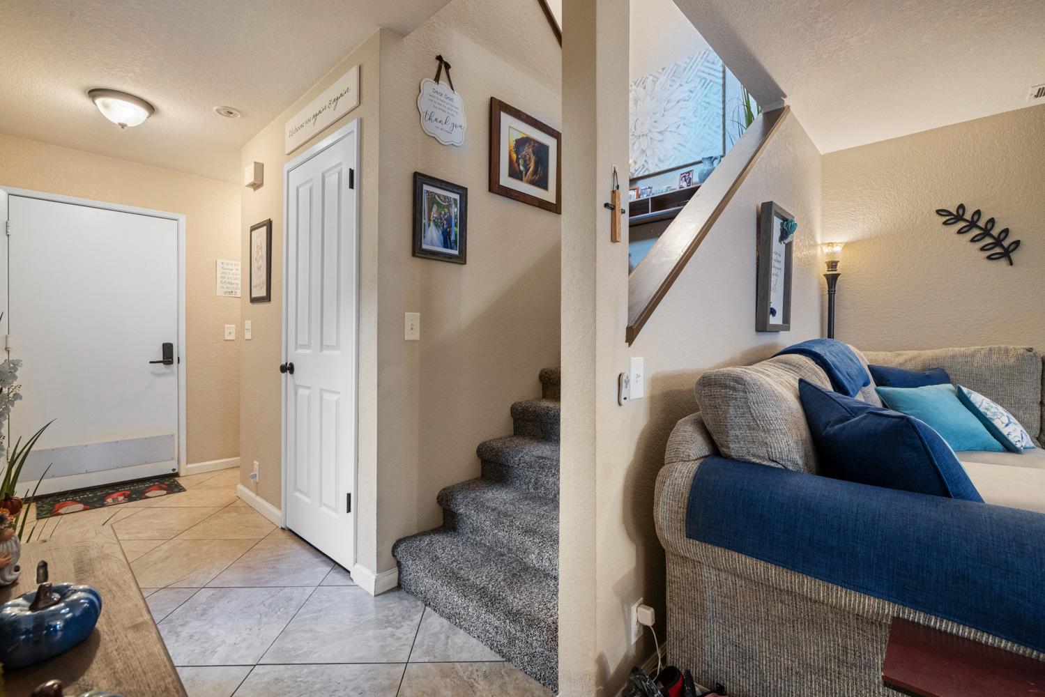 1137 Cedar Creek Dr #4, Modesto, CA 95355