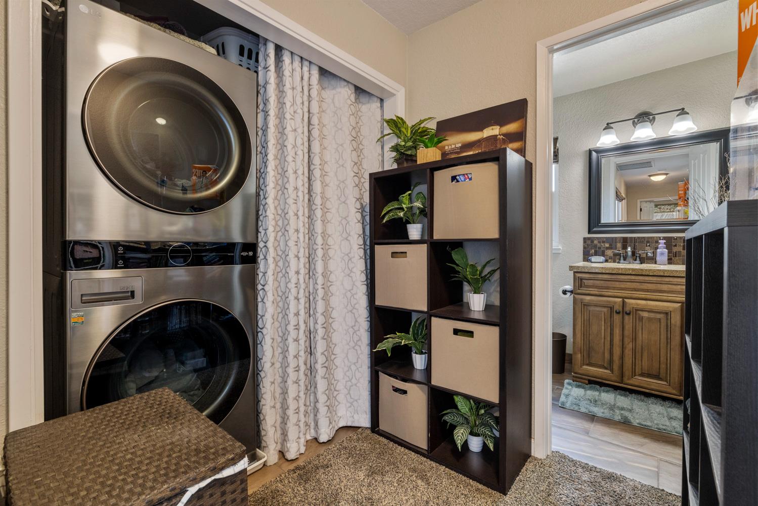 1137 Cedar Creek Dr #4, Modesto, CA 95355