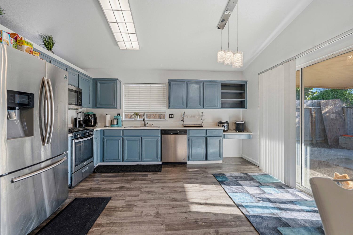 5613 Rose Brook Dr, Riverbank, CA 95367