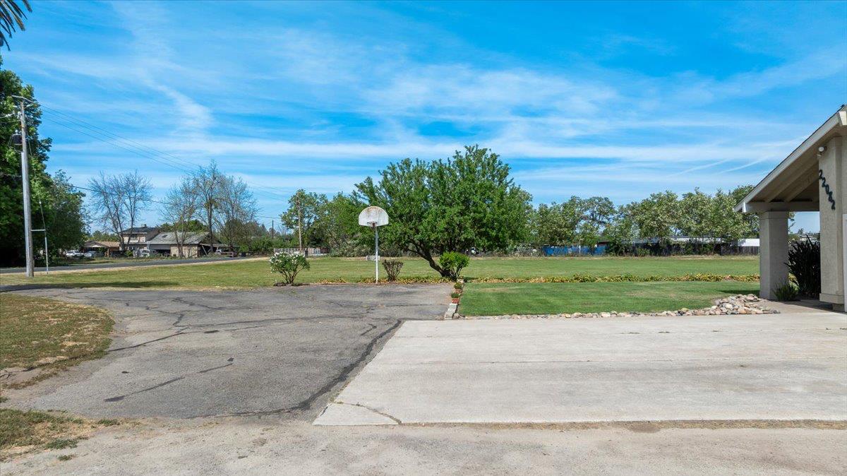 22082 Oleander Ave, Manteca, CA 95337