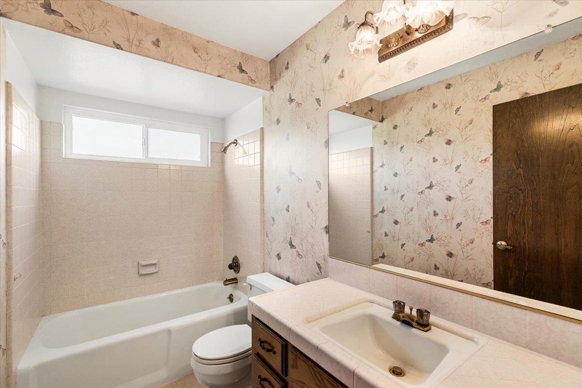 22082 Oleander Ave, Manteca, CA 95337