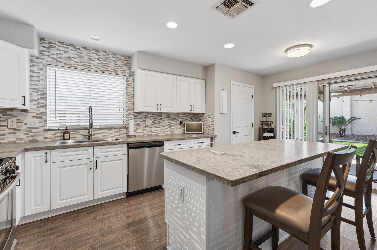 1242 Yellowhammer Dr, Patterson, CA 95363