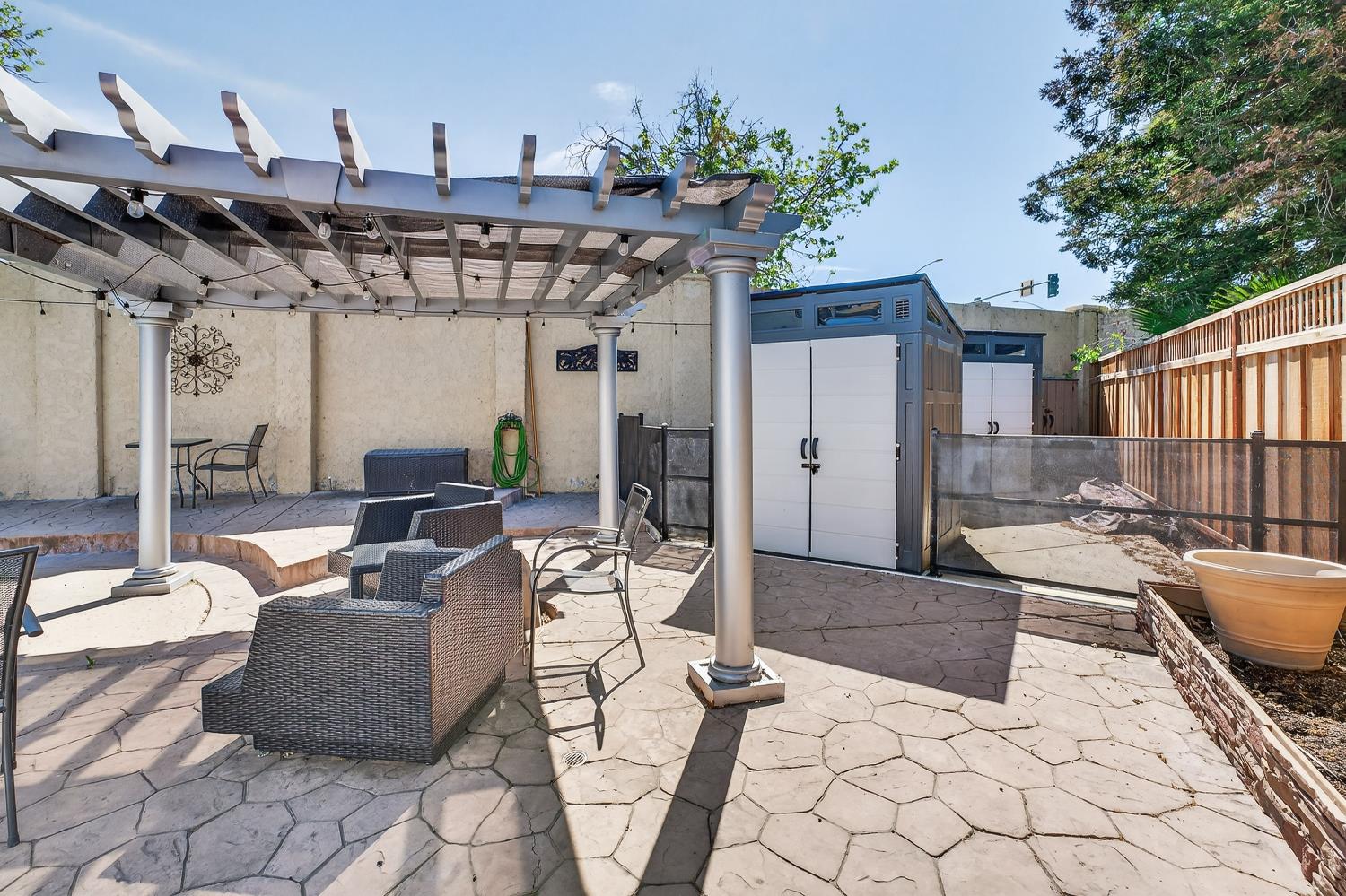 1242 Yellowhammer Dr, Patterson, CA 95363