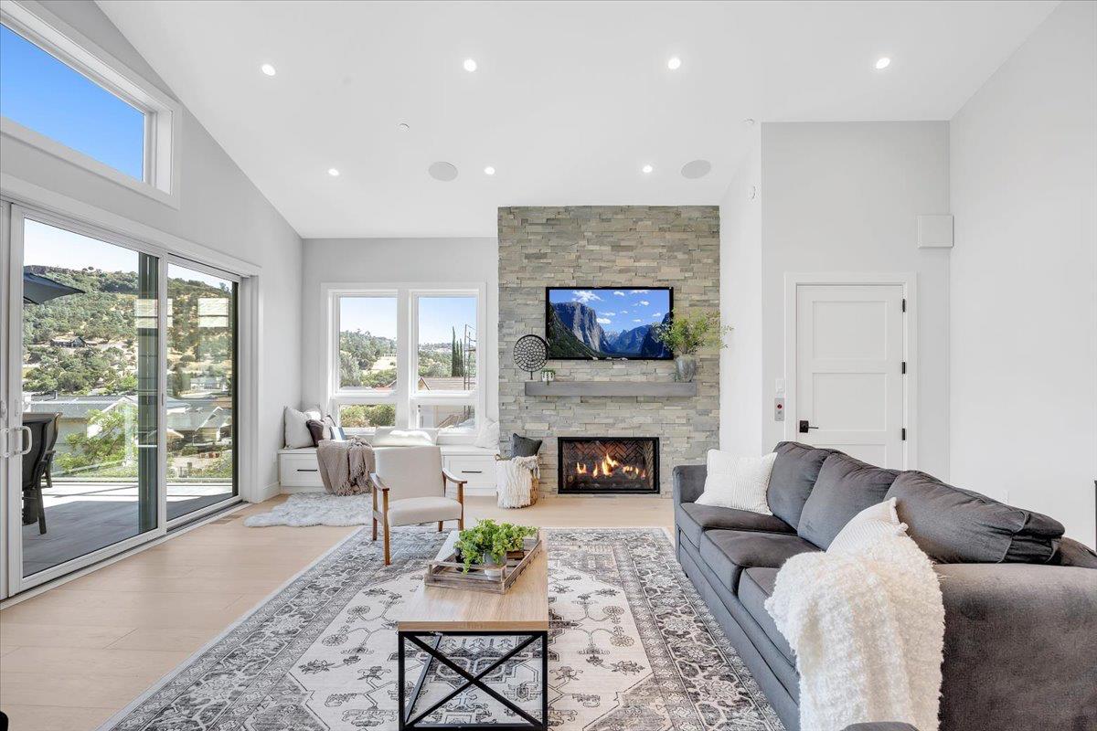 734 Sandy Bar Dr, Copperopolis, CA 95228