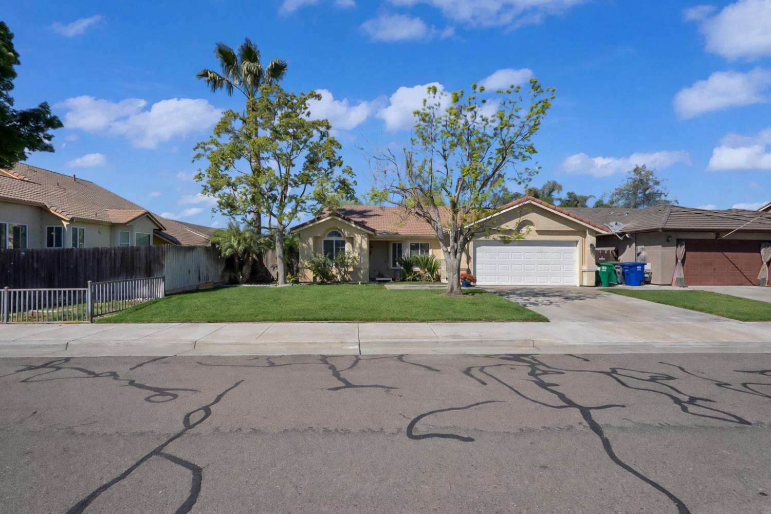 661 Mendocino Ct, Los Banos, CA 93635