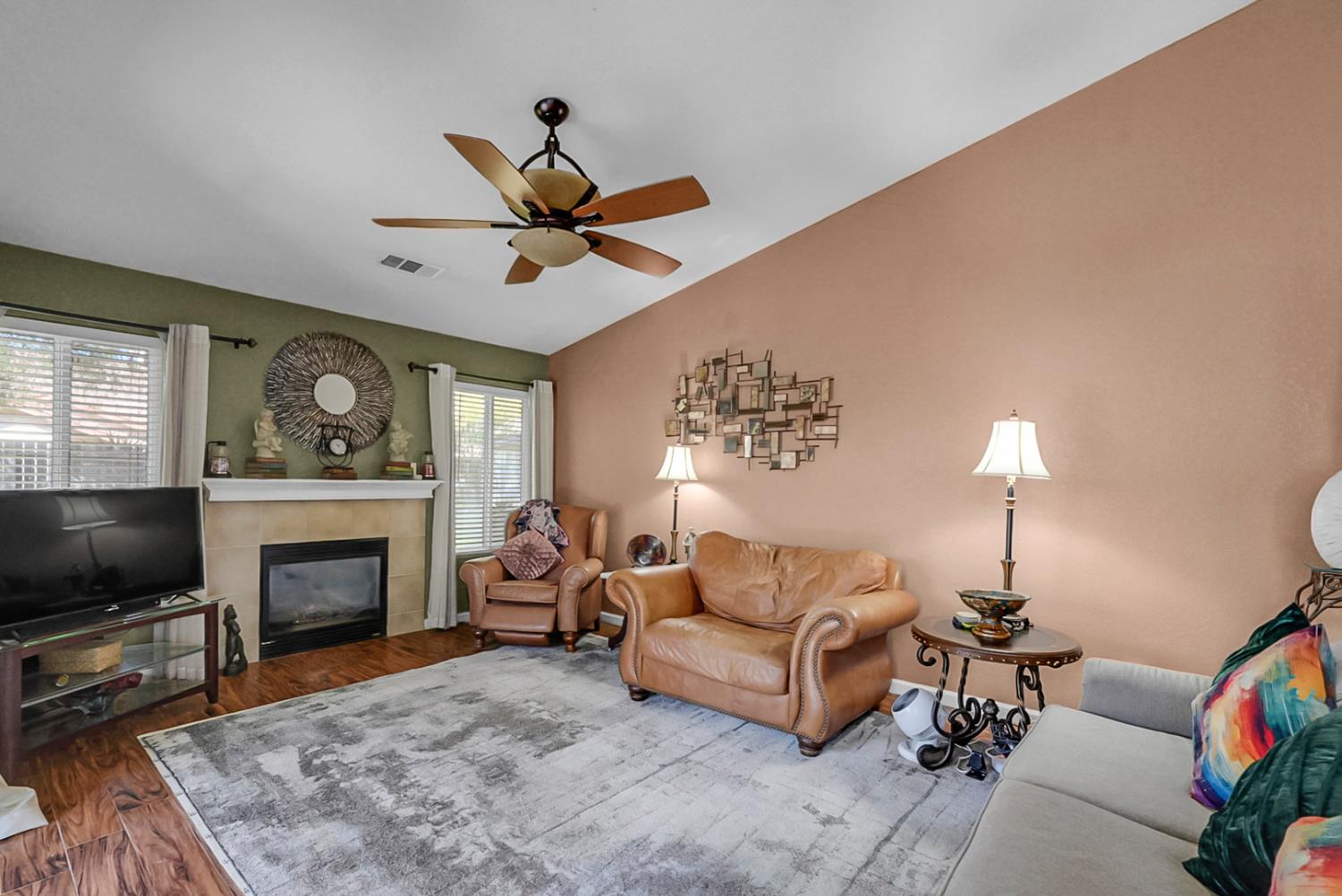 661 Mendocino Ct, Los Banos, CA 93635