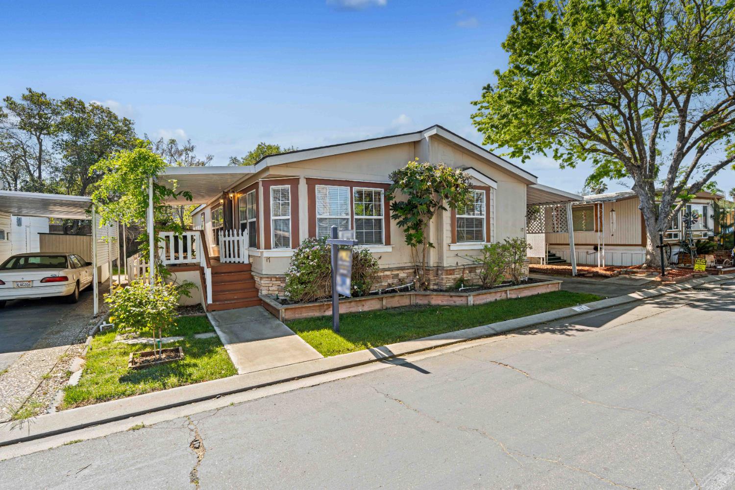 2621 Prescott Rd #17, Modesto, CA 95350