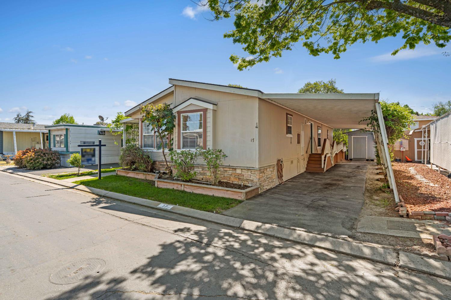 2621 Prescott Rd #17, Modesto, CA 95350