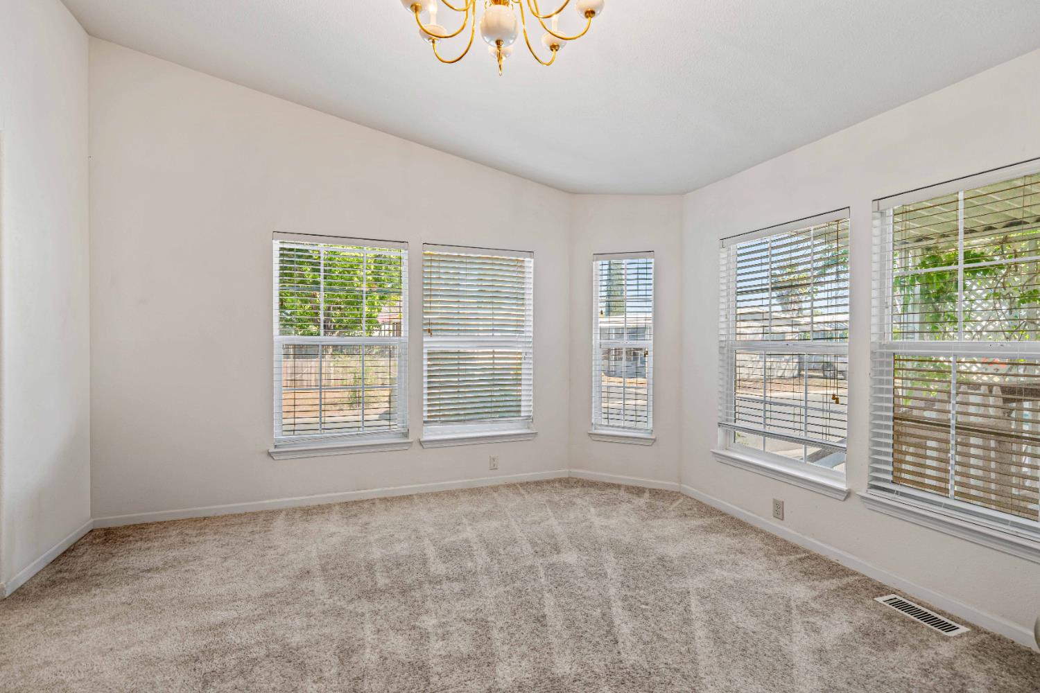 2621 Prescott Rd #17, Modesto, CA 95350