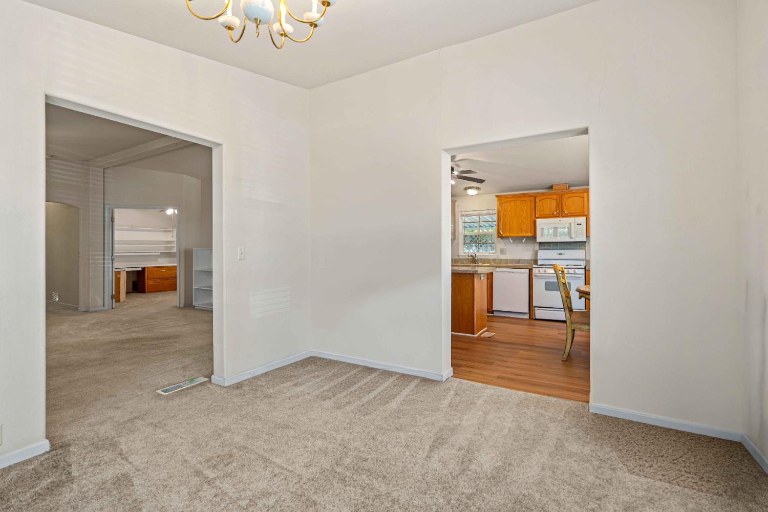 2621 Prescott Rd #17, Modesto, CA 95350