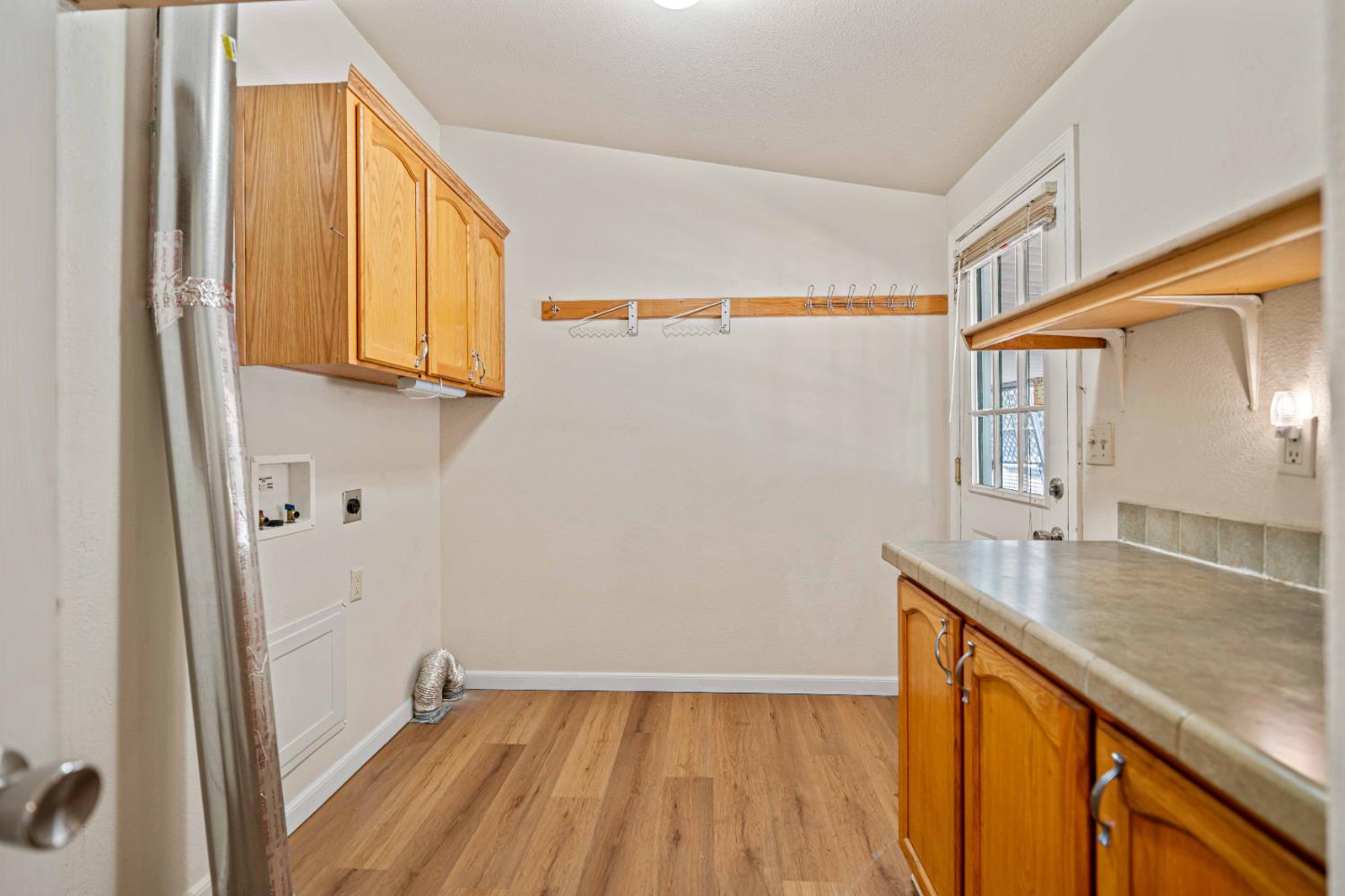 2621 Prescott Rd #17, Modesto, CA 95350