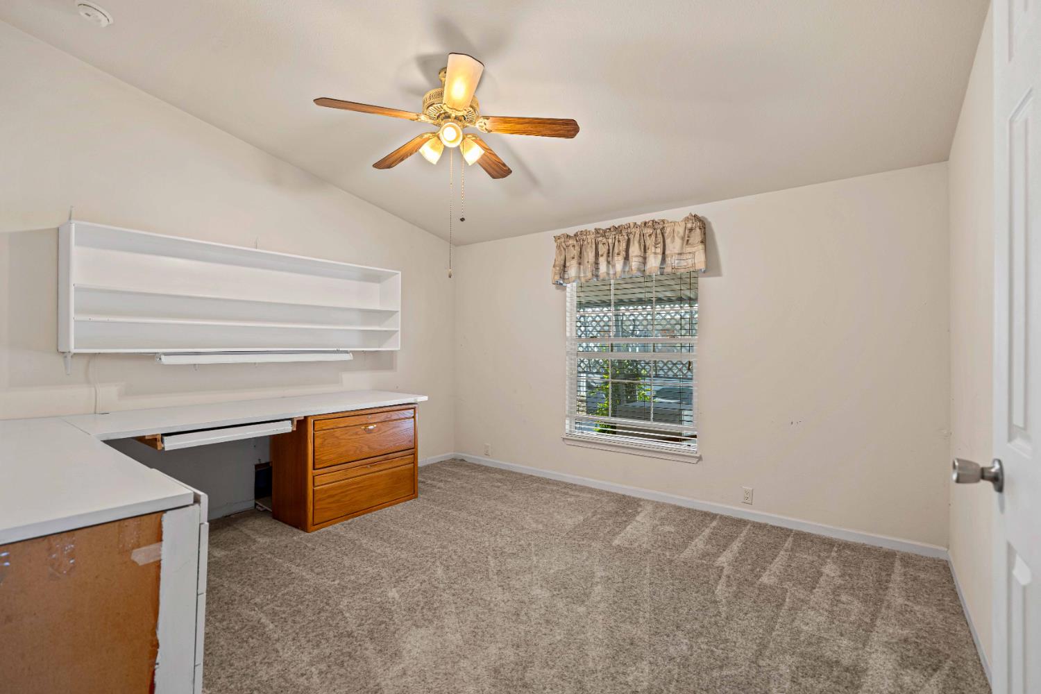 2621 Prescott Rd #17, Modesto, CA 95350