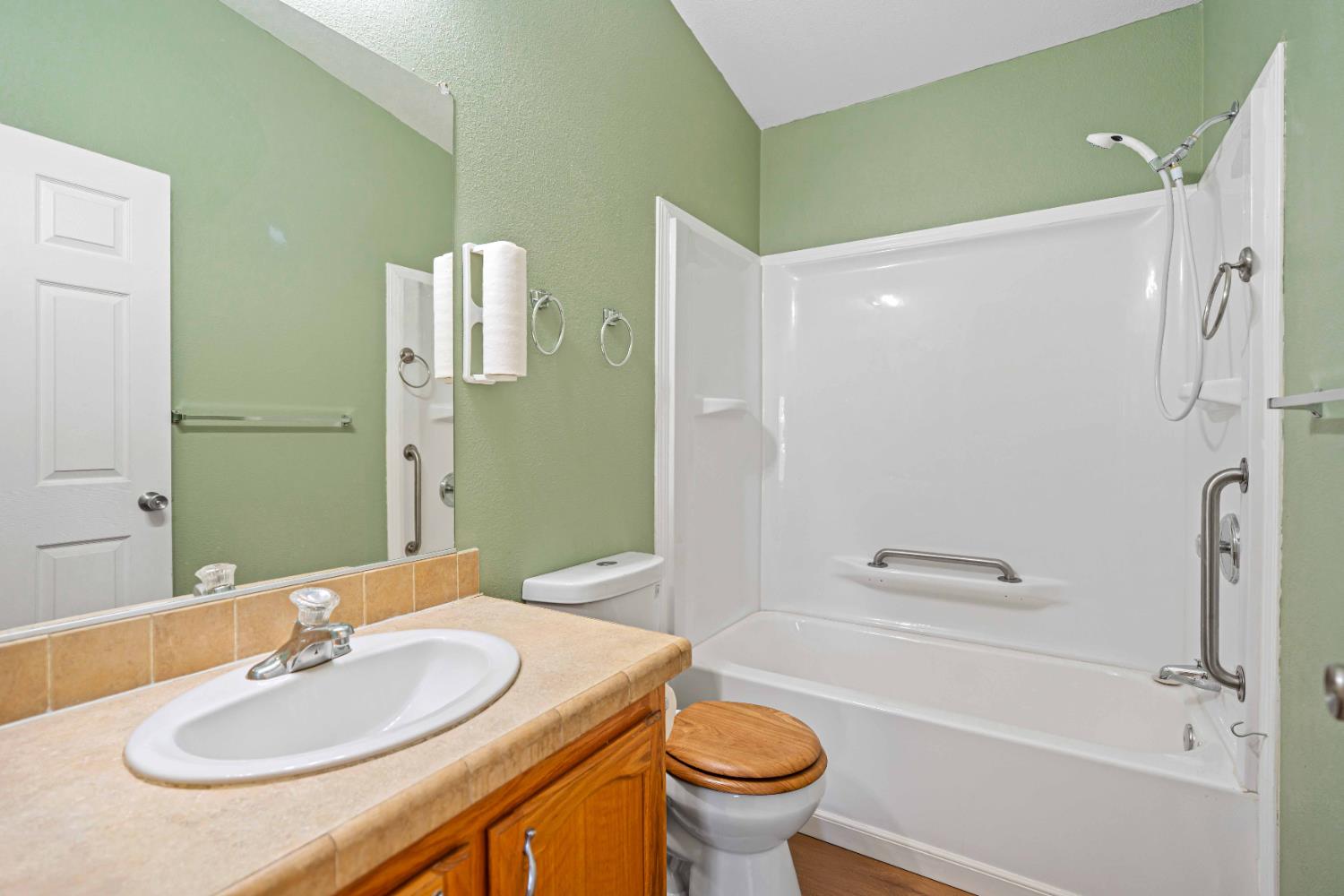 2621 Prescott Rd #17, Modesto, CA 95350