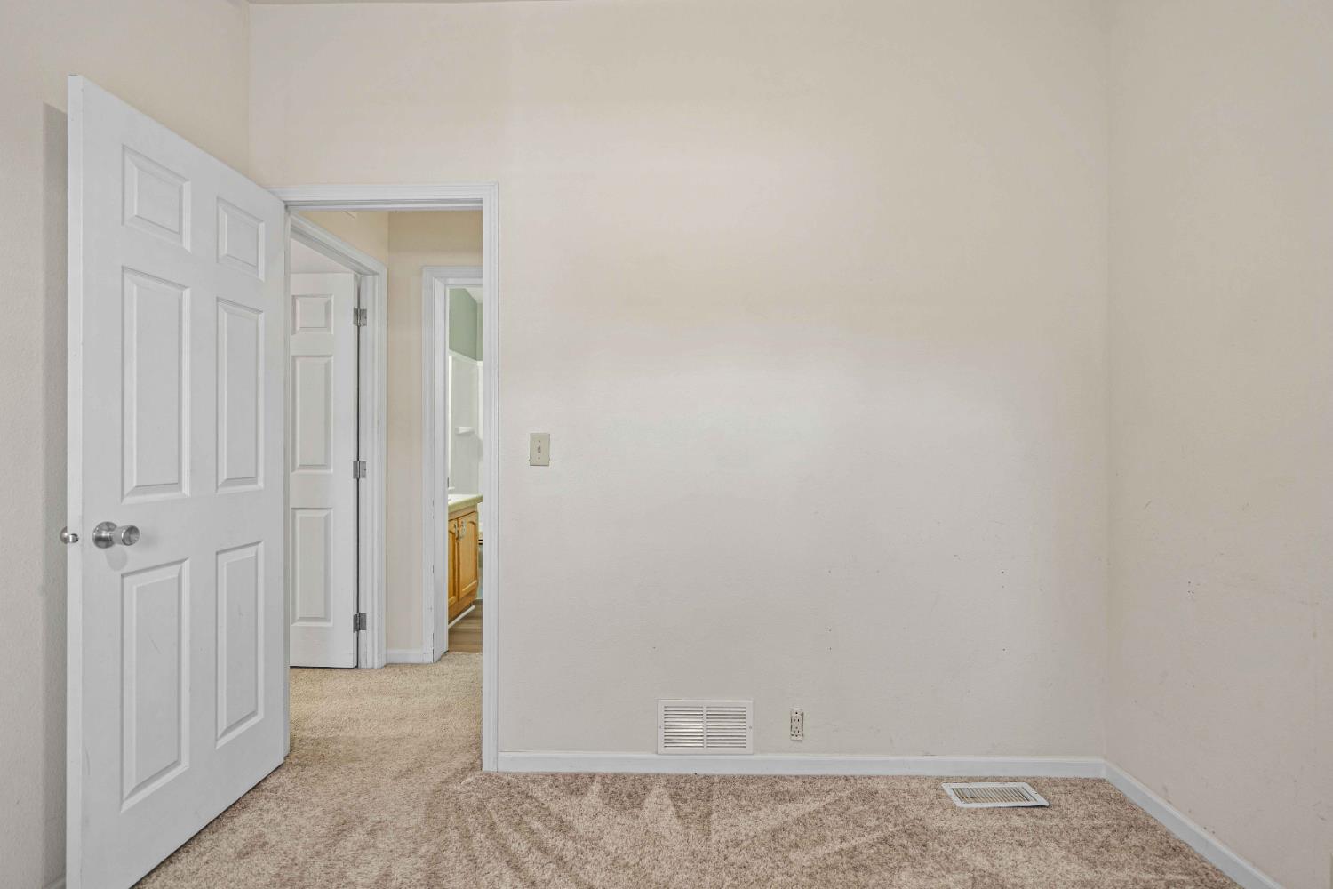 2621 Prescott Rd #17, Modesto, CA 95350