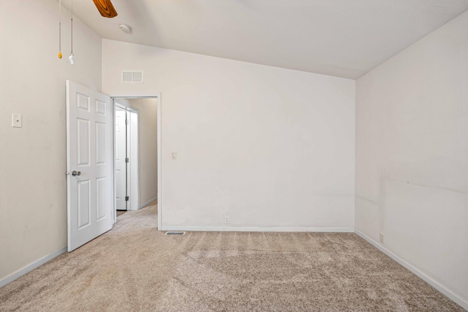 2621 Prescott Rd #17, Modesto, CA 95350