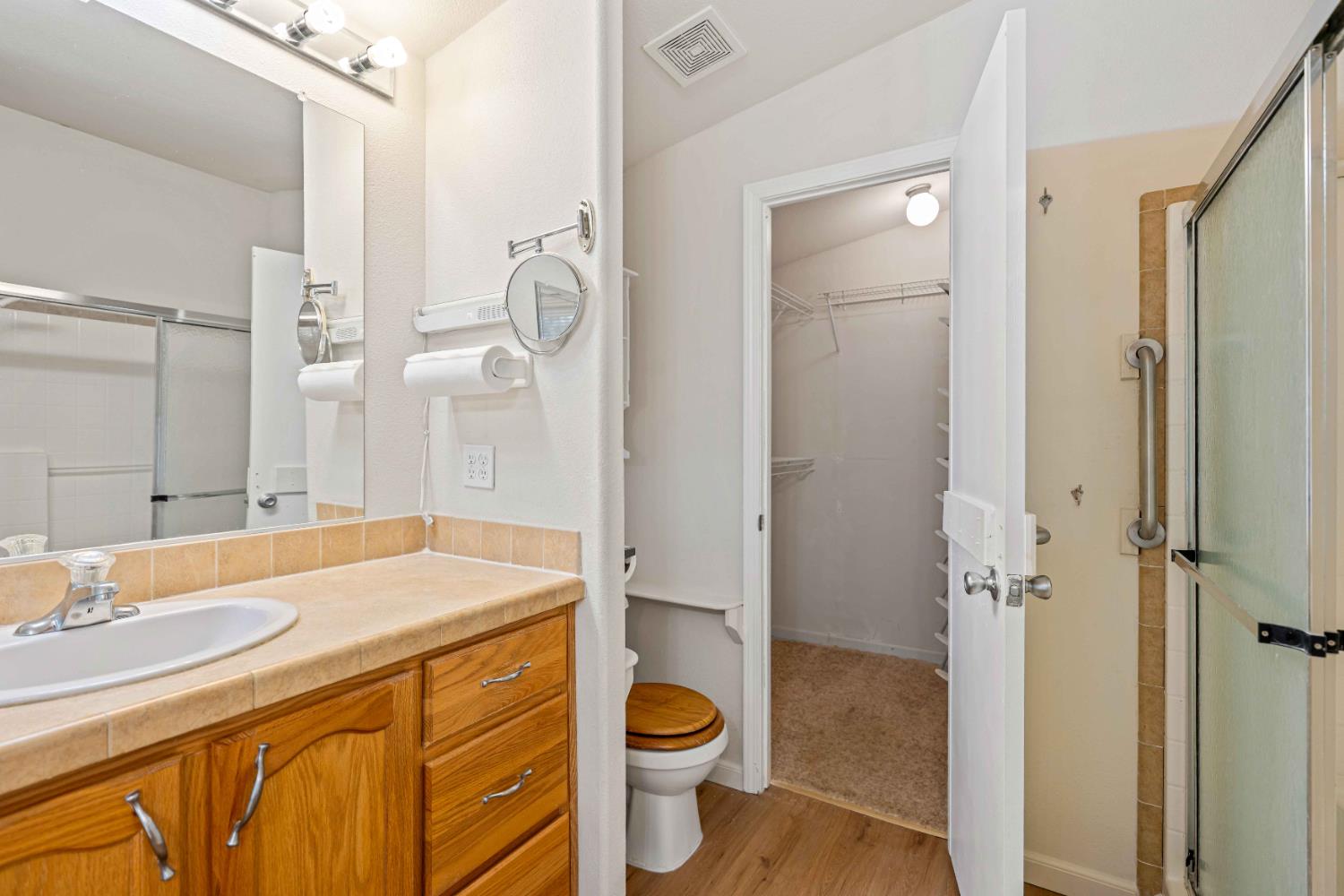 2621 Prescott Rd #17, Modesto, CA 95350